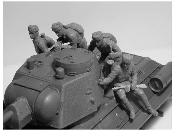 ICM 1/35 Soviet Tank Riders (1943-1945) (4 figures) | 4823044404650