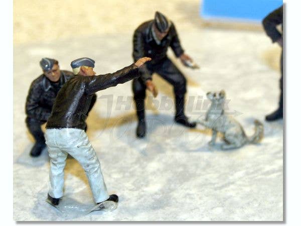 ICM 1/48 German Luftwaffe Ground Personnel (1939-1945)  (7 figures -  staff officer, 2 pilots, 4 mechanics, and dog figure) | 4823044401970