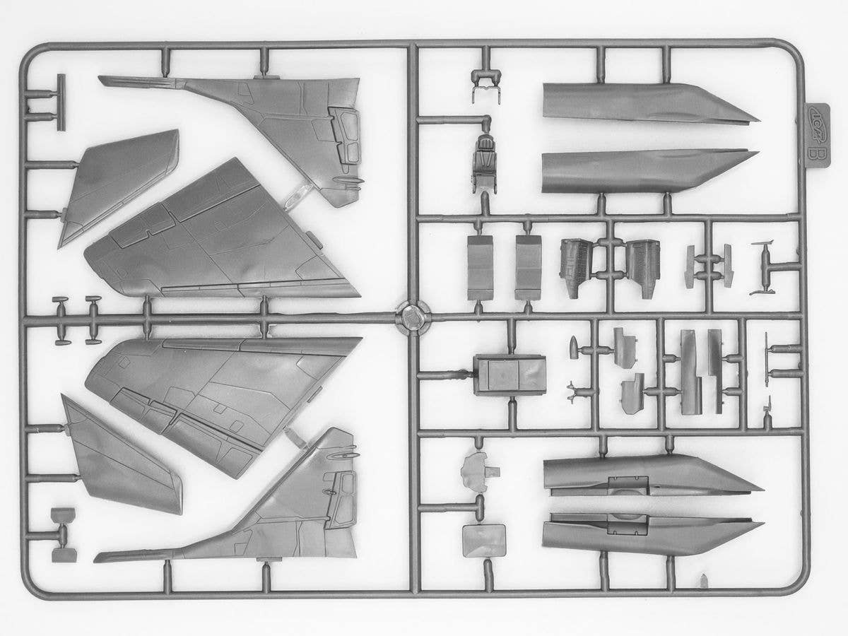 ICM 1/72 ''Radar Hunter', MiG-29 '9-13' Ukrainian Fighter with HARM missiles, Aircraft | 4823044409389