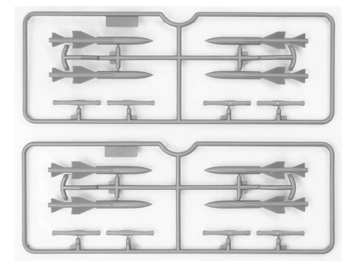 ICM 1/72 MiG-25 BM, Soviet Strike Aircraft | 4823044405701