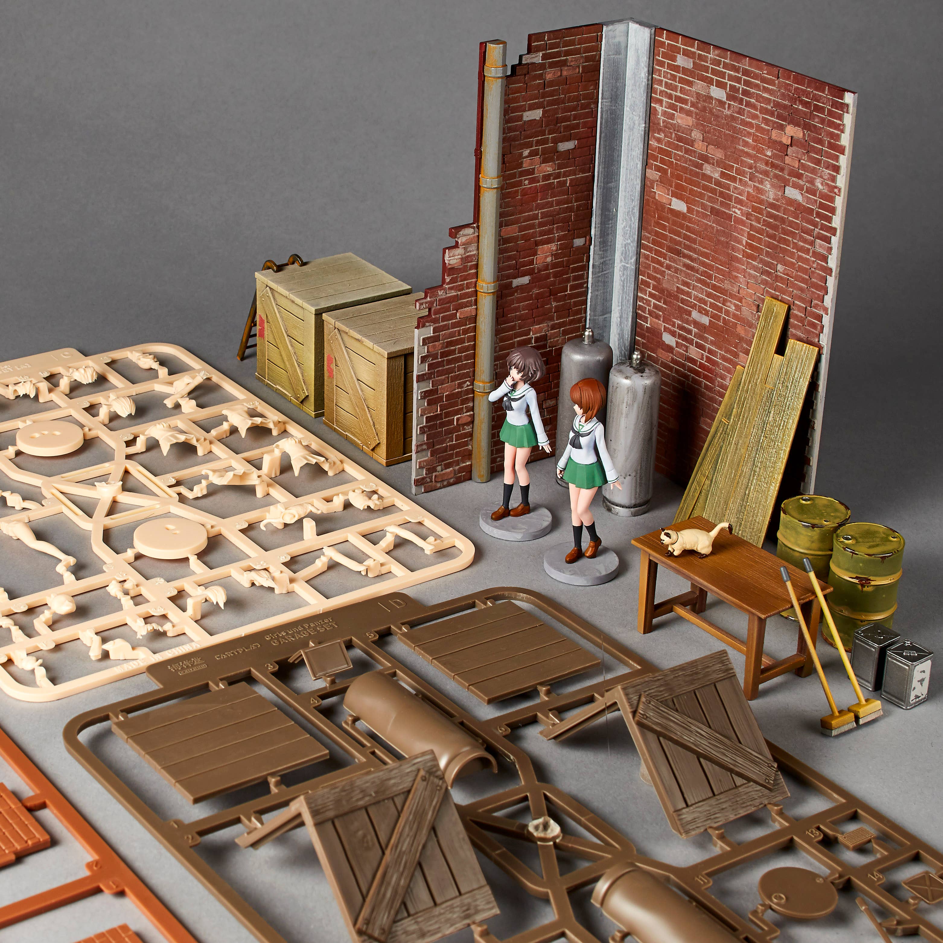 ARTPLA Girls &amp; Panzer Final Chapter Garage Set [A] | 4537807190413