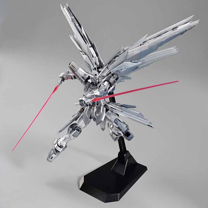 P-Bandai MG 1/100 The Gundam Base Limited Freedom Gundam Ver.2.0 [Silver Coating]