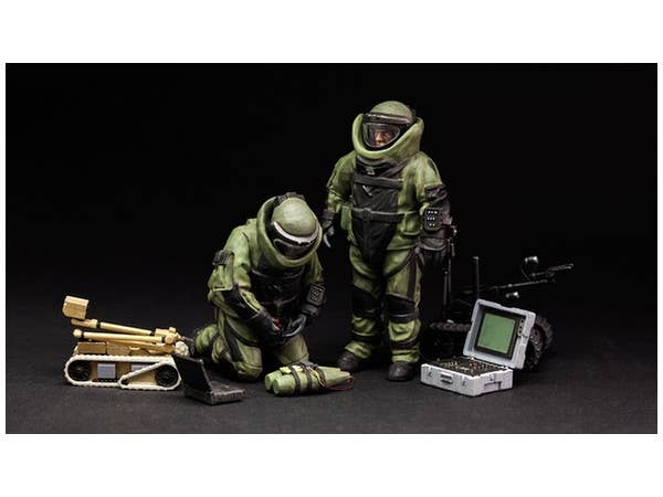 Meng 1/35 U.S. Explosive Ordnance Disposal Specialists & Robots | 4897038550647
