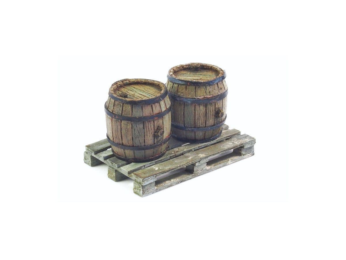 Matho 1/35 Set of 2 Wooden Barrels + Wooden Pallet | 5449612350144