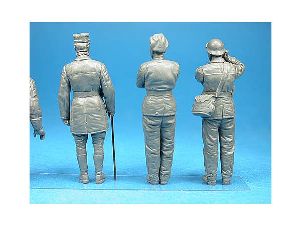 MiniArt 1/35 French Tank Crew | 4820041102220