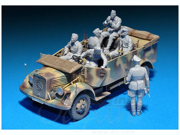 MiniArt 1/35 Kfz.70 (MB 1500A) German 4x4 Car w/Crew | 4820041102695