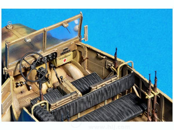 MiniArt 1/35 Kfz.70 (MB 1500A) German 4x4 Car w/Crew | 4820041102695