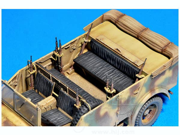 MiniArt 1/35 Kfz.70 (MB 1500A) German 4x4 Car w/Crew | 4820041102695
