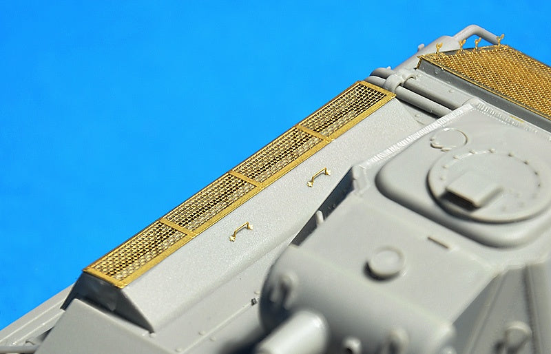 MiniArt 1/35 T-70M Special Edition | 4820183310279
