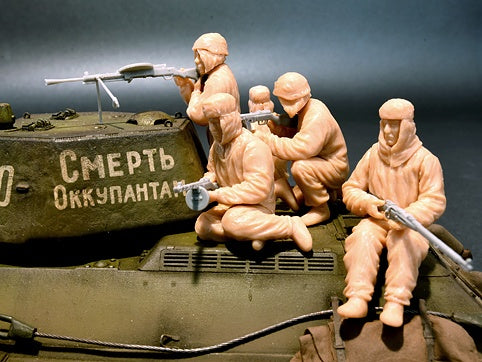 MiniArt 1/35 Soviet Assault Infantry (Winter Camouflage Cloaks) | 4820183310866