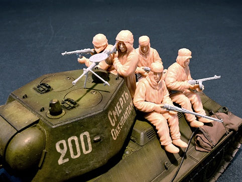 MiniArt 1/35 Soviet Assault Infantry (Winter Camouflage Cloaks) | 4820183310866