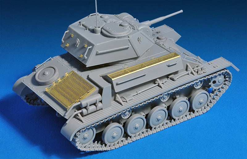 MiniArt T-80 Soviet Light Tank w/Crew.Special Edition (1/35) | 4820183310729