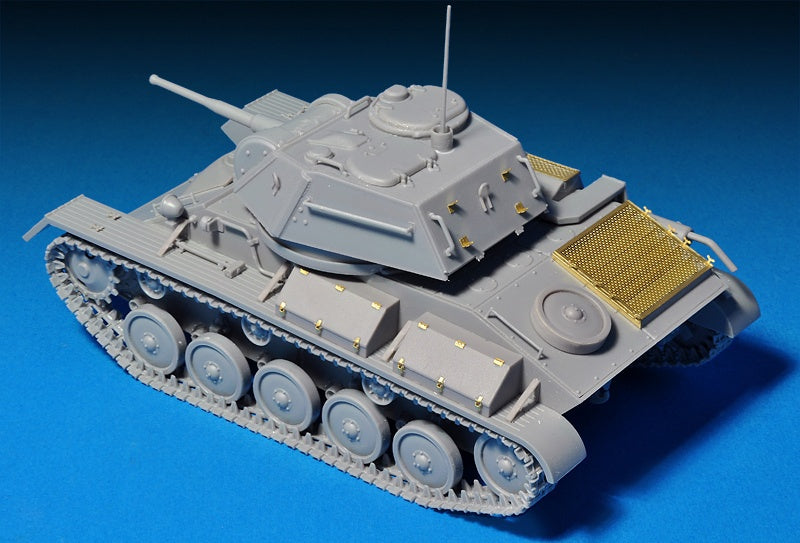 MiniArt T-80 Soviet Light Tank w/Crew.Special Edition (1/35) | 4820183310729