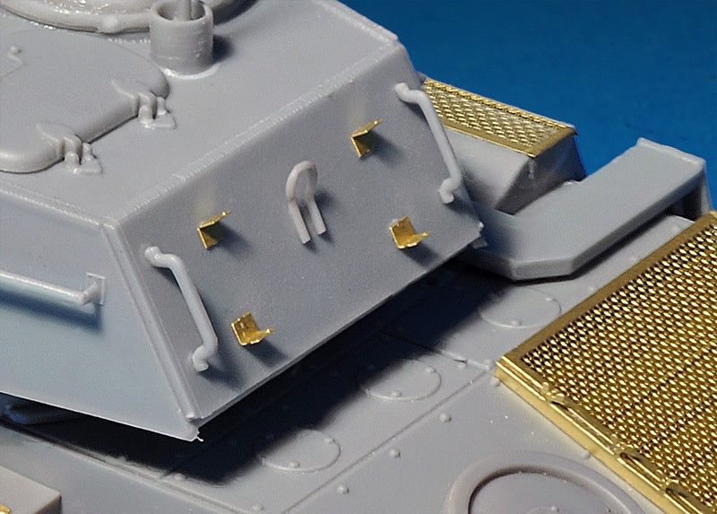 MiniArt T-80 Soviet Light Tank w/Crew.Special Edition (1/35) | 4820183310729