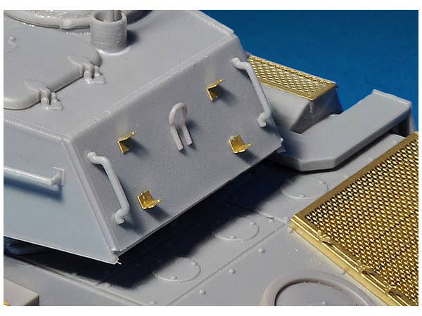 MiniArt T-80 Soviet Light Tank w/Crew.Special Edition (1/35) | 4820183310729