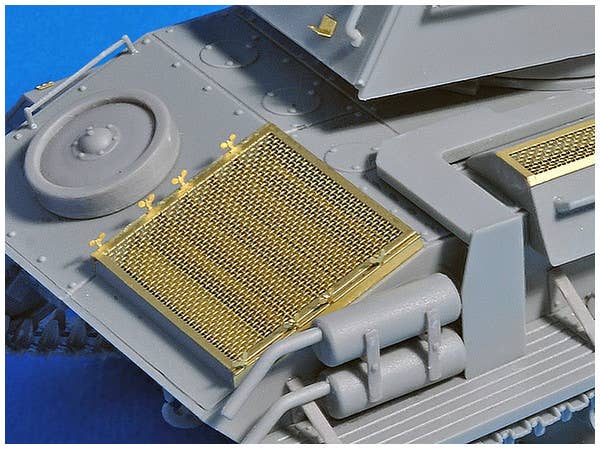 MiniArt T-80 Soviet Light Tank w/Crew.Special Edition (1/35) | 4820183310729