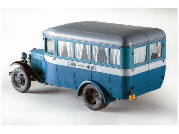 MiniArt 1/35 Passenger Bus GAZ-03-30 | 4820183310231