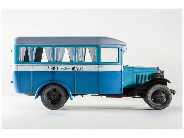 MiniArt 1/35 Passenger Bus GAZ-03-30 | 4820183310231