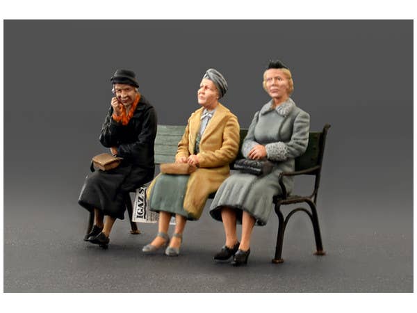 MiniArt 1/35 German Sitting Civilians '30s-'40s | 4820183310439