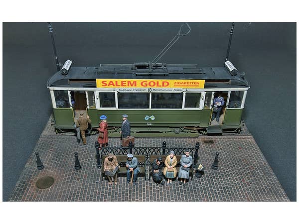 MiniArt 1/35 European Tramcar (Strassenbahn Triebwagen 641) with Crew & Passengers | 4820183310545