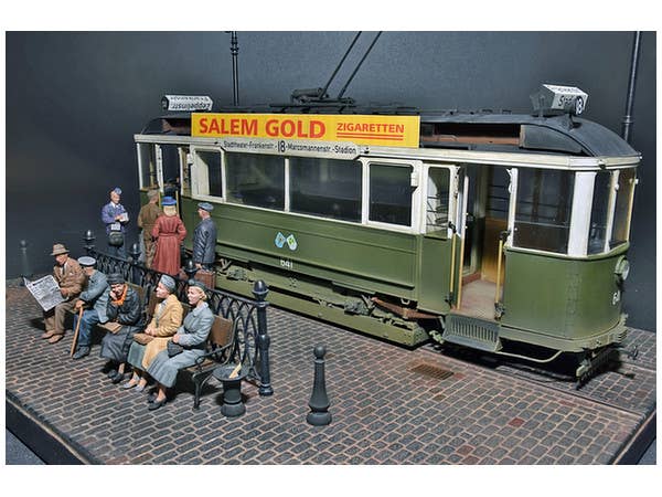 MiniArt 1/35 European Tramcar (Strassenbahn Triebwagen 641) with Crew & Passengers | 4820183310545