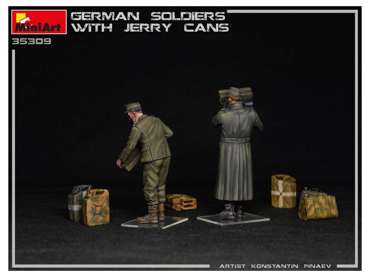 MiniArt 1/35 German Soldiers w/Jerry Cans | 4820183313188