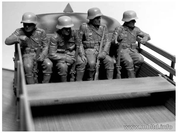 MASTER BOX 1/35 German Infantry 'Off to the front' Vehicle riders, WW II Era | 4820113080951