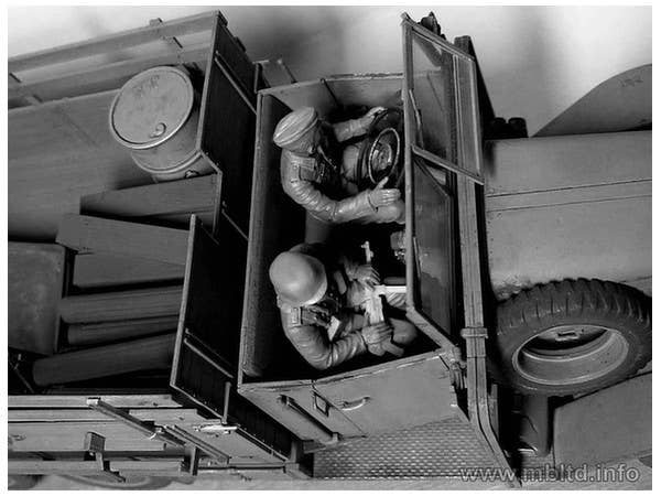 MASTER BOX 1/35 German Infantry 'Off to the front' Vehicle riders, WW II Era | 4820113080951