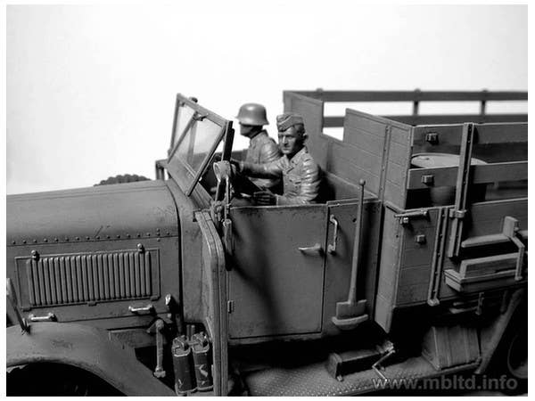 MASTER BOX 1/35 German Infantry 'Off to the front' Vehicle riders, WW II Era | 4820113080951