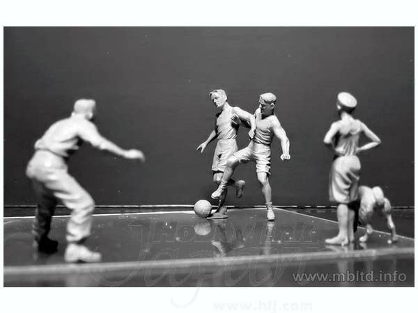 MASTER BOX 1/35 German Tankers - A break between battles, WW II era | 4820113081071