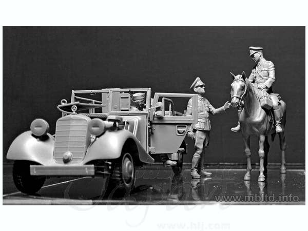 MASTER BOX Urgent dispatch. German military radio car Sd.Kfz. 2 Type 170VK with crew, WW II era | 4820113081095