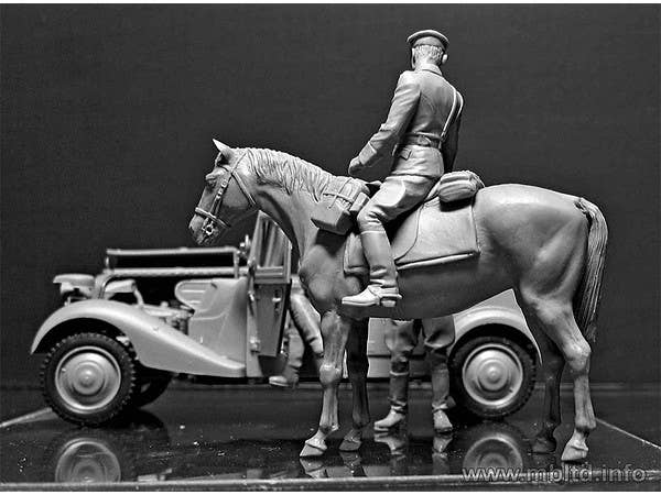 MASTER BOX Urgent dispatch. German military radio car Sd.Kfz. 2 Type 170VK with crew, WW II era | 4820113081095
