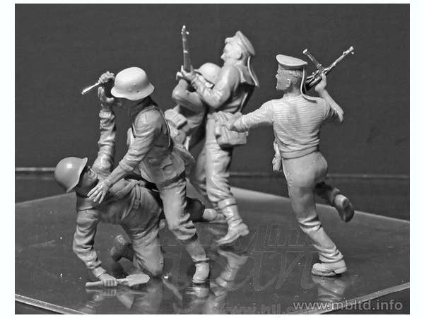 MASTER BOX 1/35 Soviet Marines and German Infantry, Hand-to-hand Combat, 1941-1942. Eastern Front Battle Series, Kit No.2 | 4820113081101