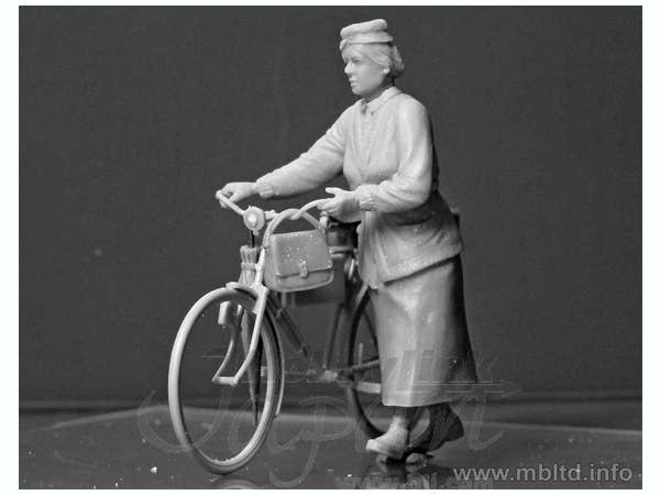 MASTER BOX Frau Mller. Woman & Women's Bicycle, Europe, WWII Era | 4820113081309