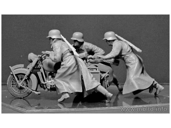 MASTER BOX 1/35 German Motorcyclists, WWII era | 4820113080869