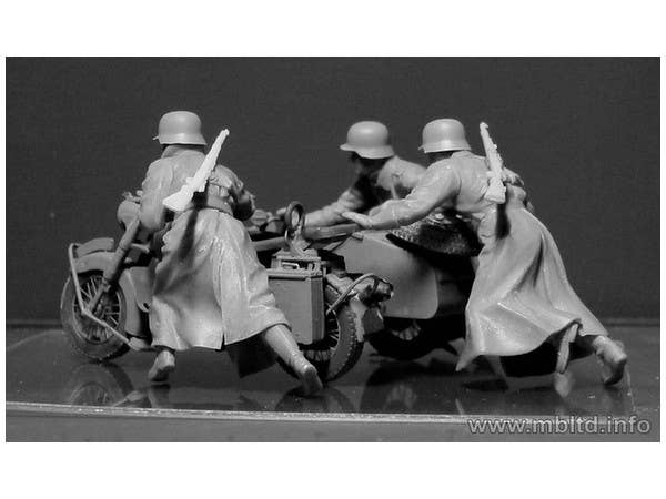MASTER BOX 1/35 German Motorcyclists, WWII era | 4820113080869