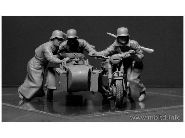 MASTER BOX 1/35 German Motorcyclists, WWII era | 4820113080869