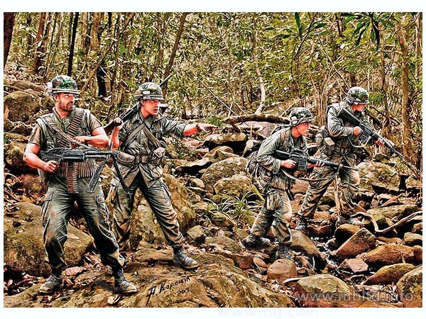 thumbnail image 2 of Master Box 1/35 Scale Jungle Patrol (Vietnam War) – Plastic Model Kit 3595 – 4 Figures 2 of 5