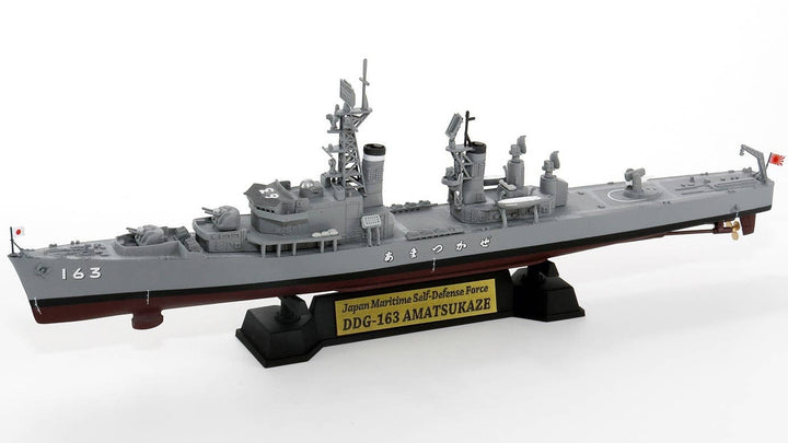 Pit Road 1/700 JMSDF DDG-163 'AMATSUKAZE' with ship name plate and photo etched parts of the flag and flagpole | 4986470067575