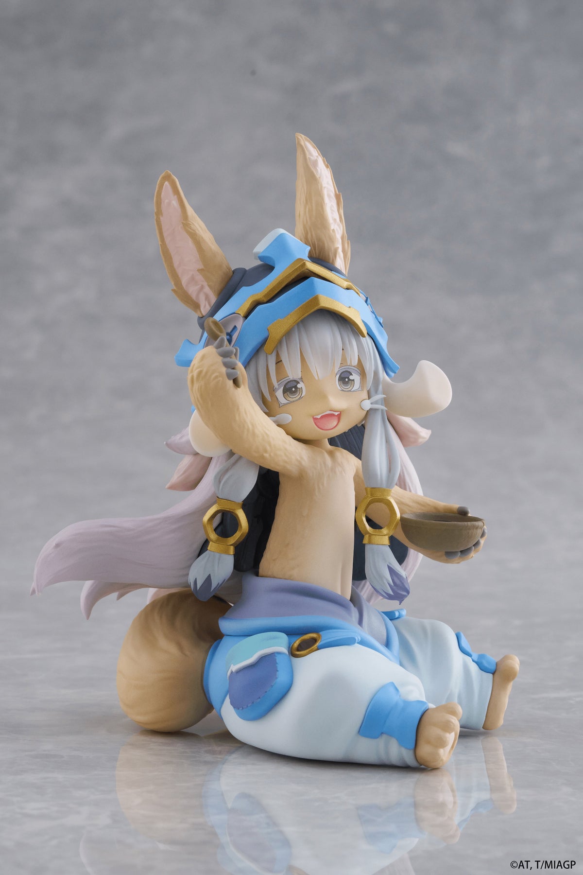 Made in Abyss: The Golden City of the Scorching Sun Desktop Cute Figure - Nanachi (Mealtime ver.)