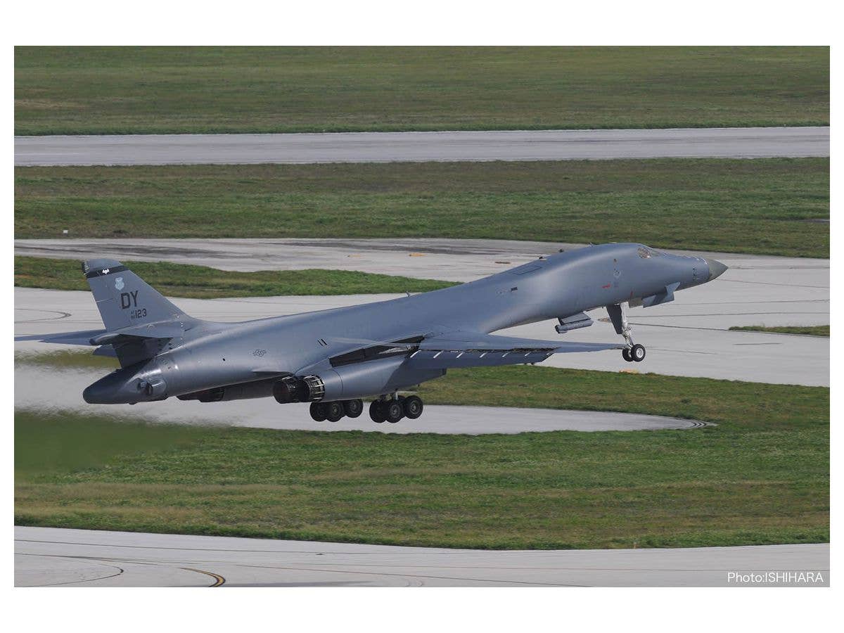 Platz 1/144 U.S. Air Force Bomber B-1B Lancer Guam Undersen AB | 4545782077902