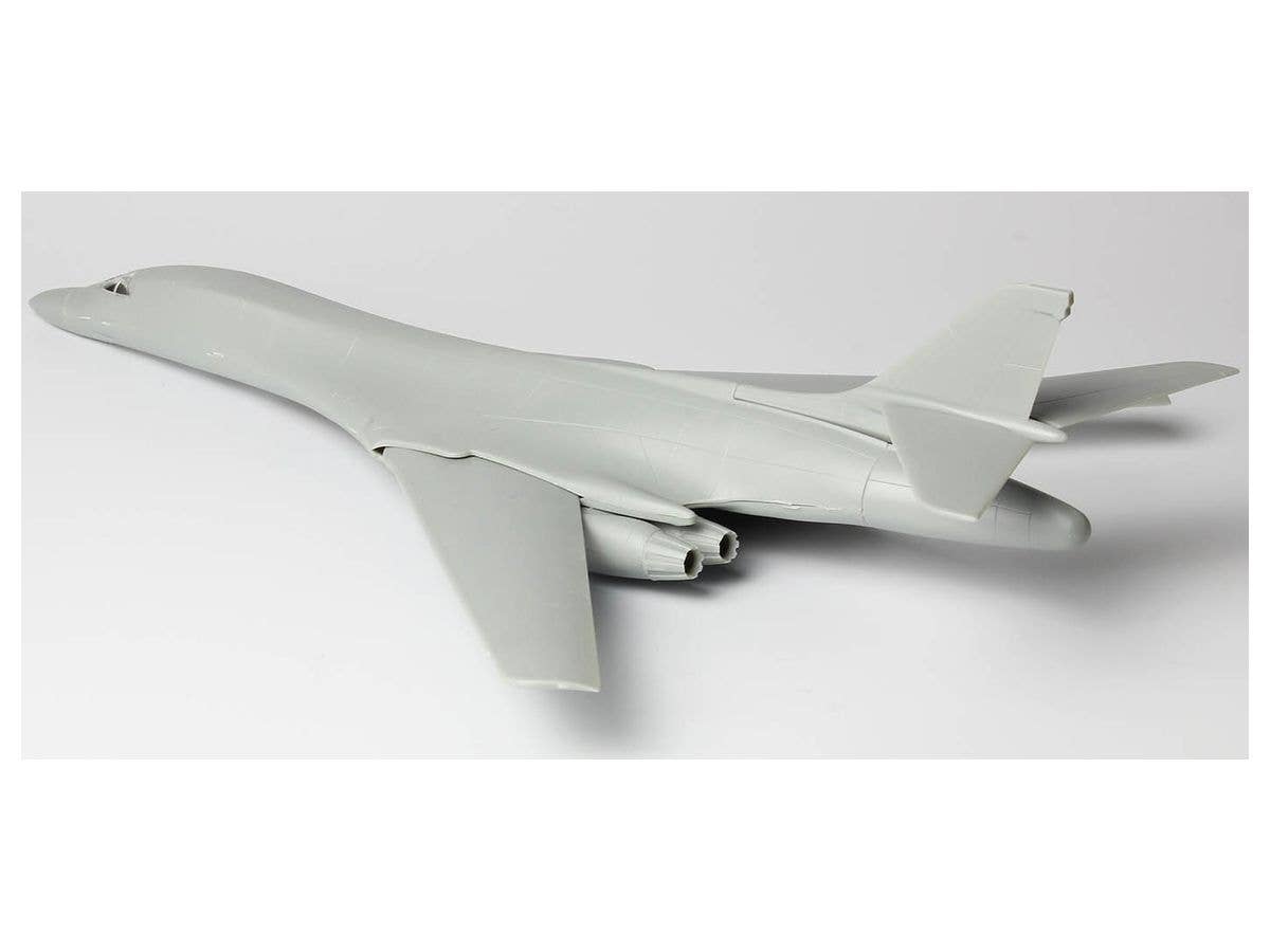 Platz 1/144 U.S. Air Force Bomber B-1B Lancer Guam Undersen AB | 4545782077902