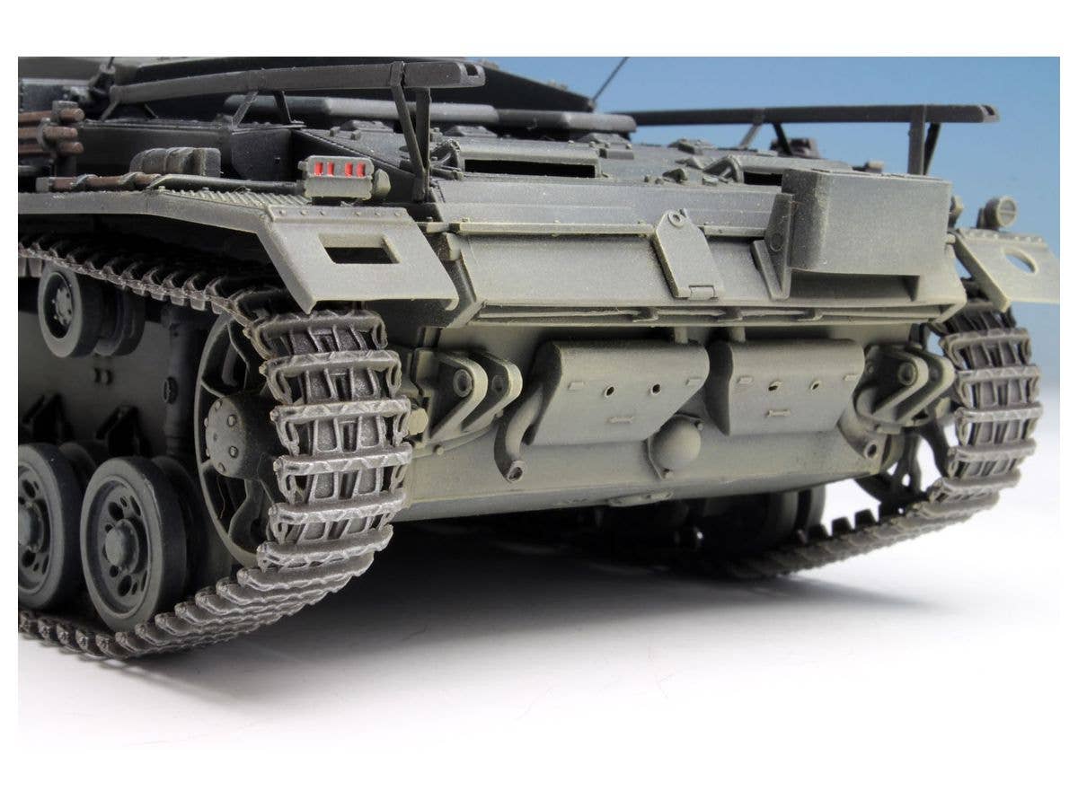 Platz 1/35 GIRLS und PANZER Sturmgeschutz III Ausf. F TEAM KABASAN Tank with Mini Prepainted Figure Set | 4545782071795