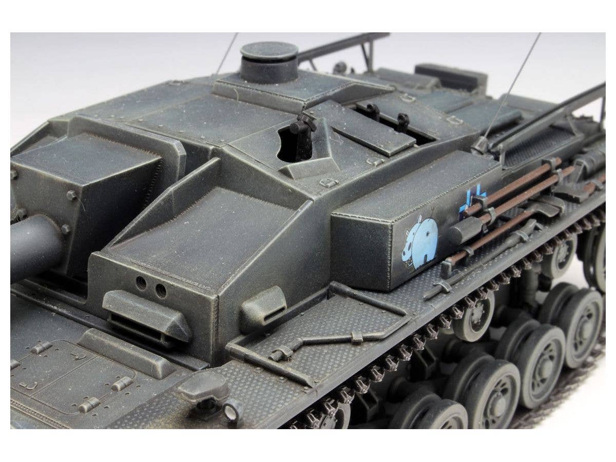 Platz 1/35 GIRLS und PANZER Sturmgeschutz III Ausf. F TEAM KABASAN Tank with Mini Prepainted Figure Set | 4545782071795