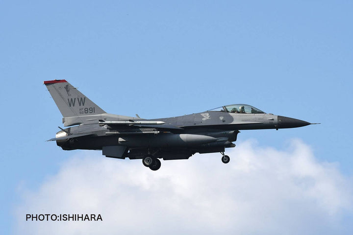 Platz 1/144 USAF F-16C Fighting Falcon Misawa AB 35FW (2 Kits In One Box) | 4545782082265