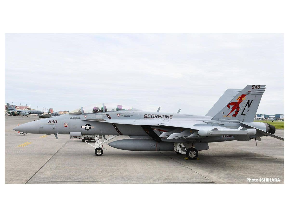 Platz 1/48 Us Navy Electronic Warefare Aircraft EA-18G Growler VAQ-132 Scorpions | 4545782079326