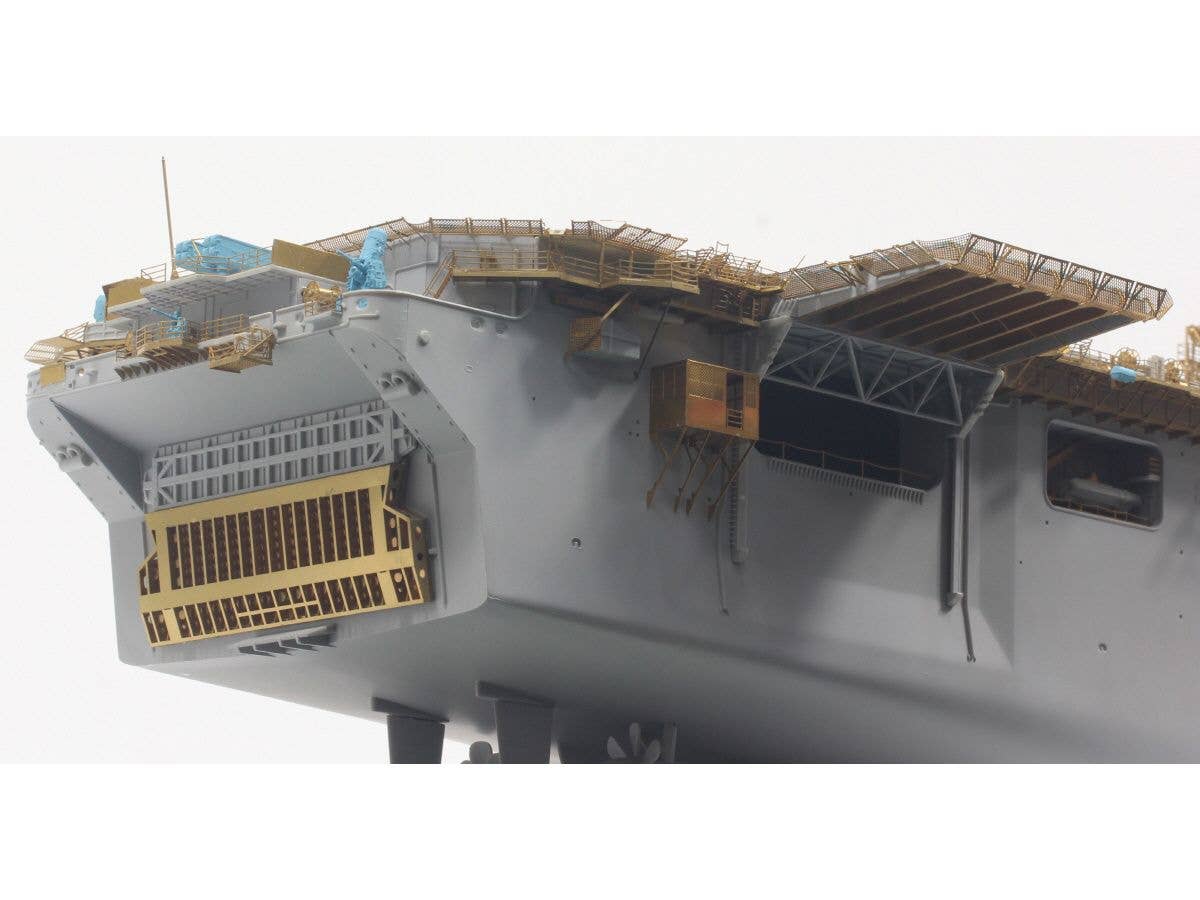 Pontos Model 1/350 USS LHD-2 Essex | 8806345680790