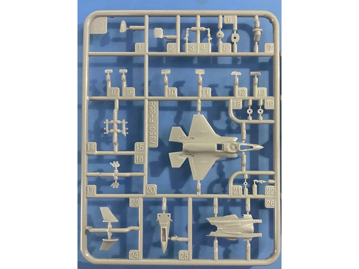 Pontos Model 1/350 USS LHD-2 Essex | 8806345680790