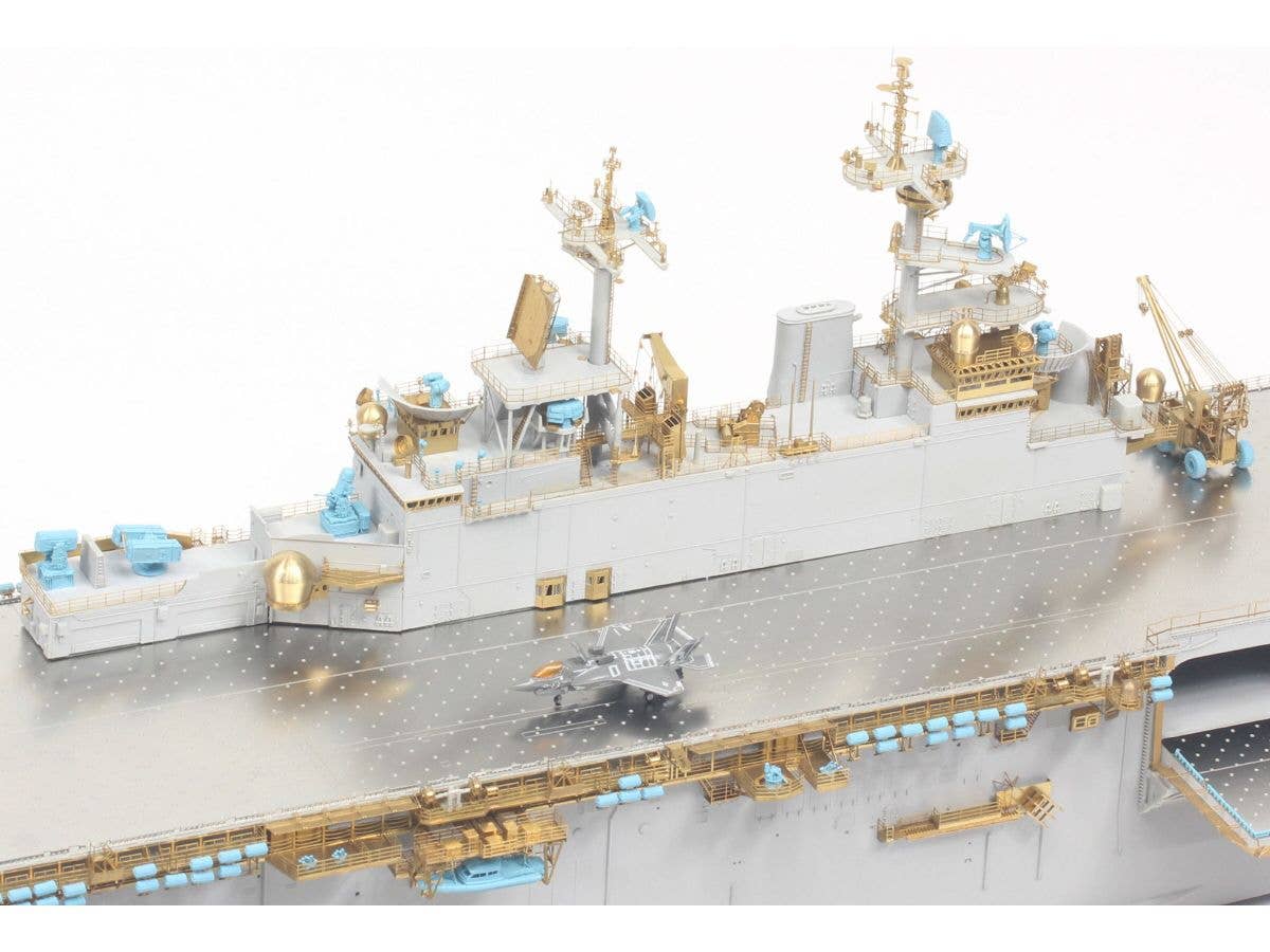 Pontos Model 1/350 USS LHD-2 Essex | 8806345680790