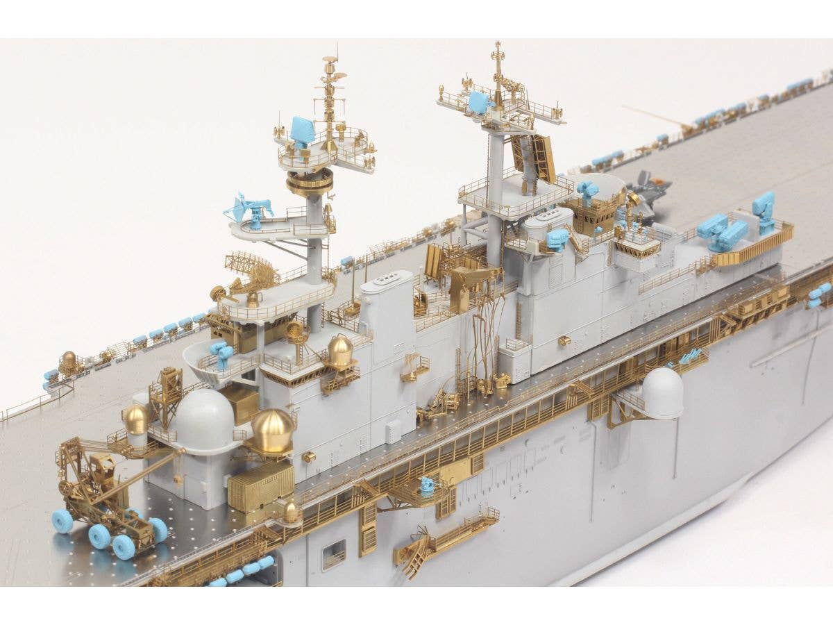 Pontos Model 1/350 USS LHD-2 Essex | 8806345680790